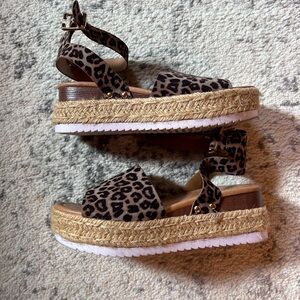 Leopard print platform, sandals. Women’s leopard print sandals. Platform sandals